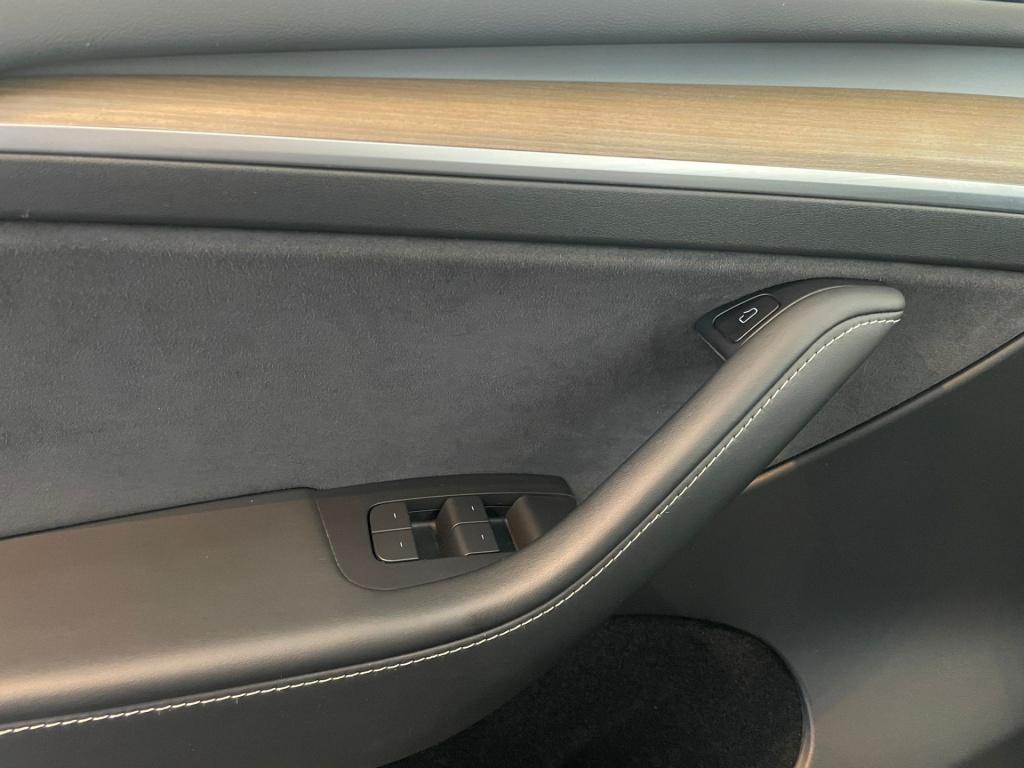 Tesla Model Y long range awd 75 kwh