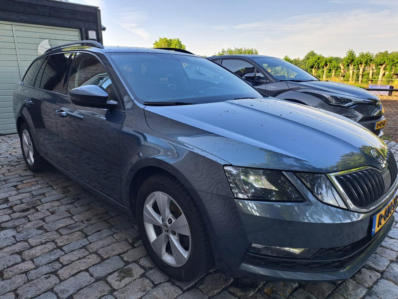 Auto skoda octavia 1.5tsi benzine 2020bj