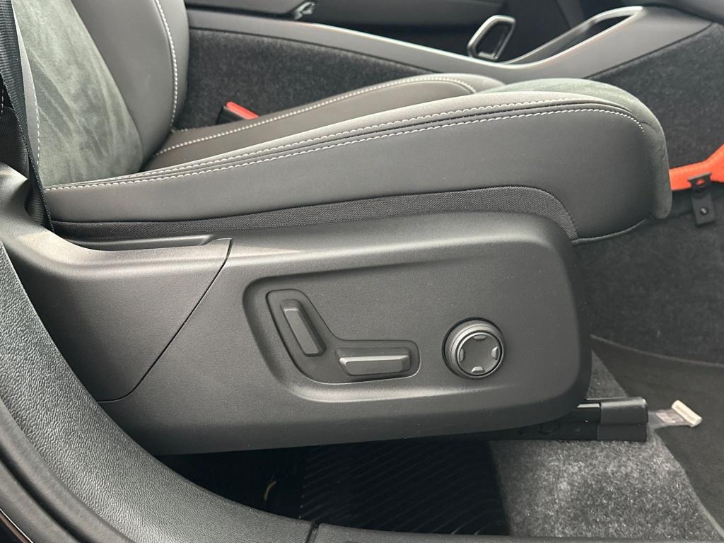 Volvo XC40 b4 197pk plus dark| camera| trekhaak| adap.cruise| h&k audio| pa