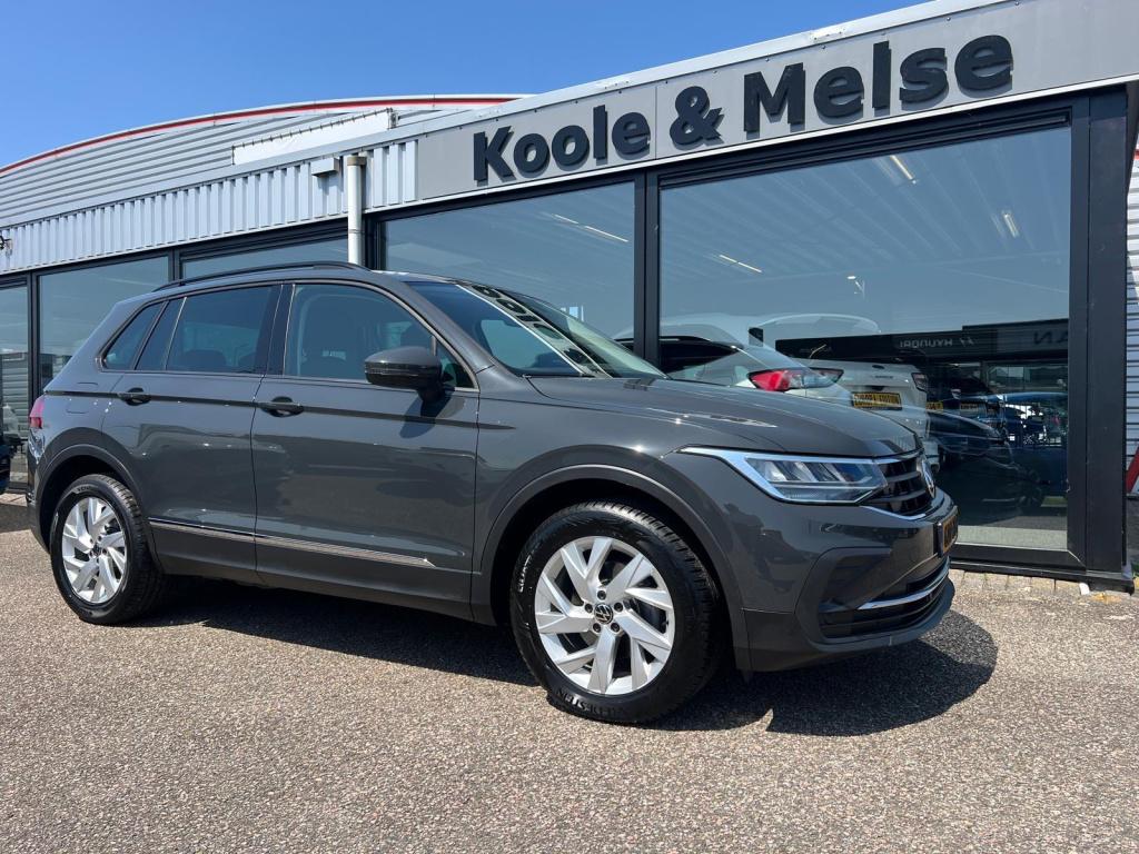 Volkswagen Tiguan 1.5 tsi 150pk dsg life elegance , trekhaak , adaptive cc 