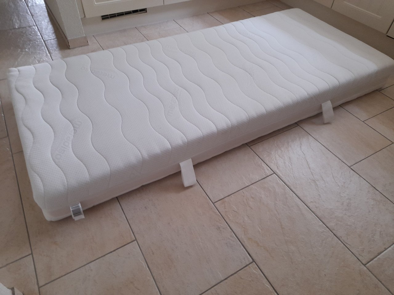 Net schoon matras 90 x 200 x 19 H (in goede nette staat )
