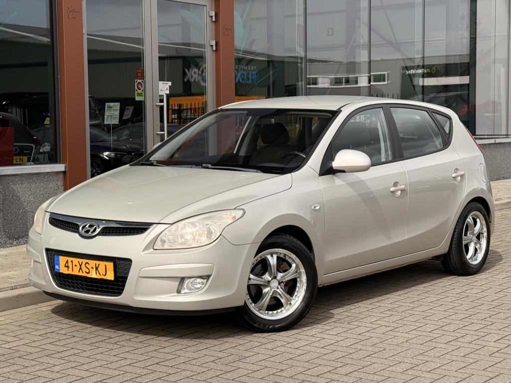 Hyundai I 30 1.4i dynamic 5drs | cd-speler | airco | lm velgen