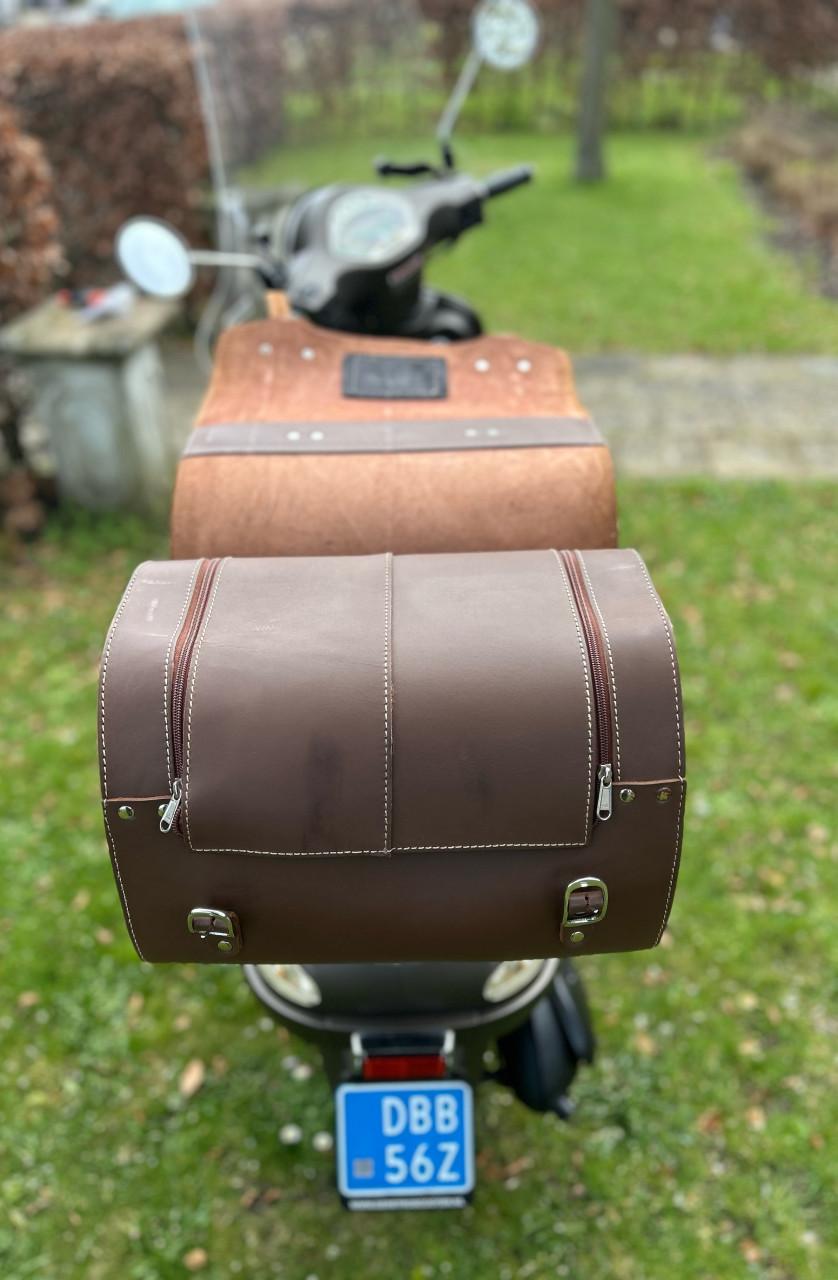 Te koop: BTC RIVA Retro Scooter met windscherm – stijlvolle verschijning!