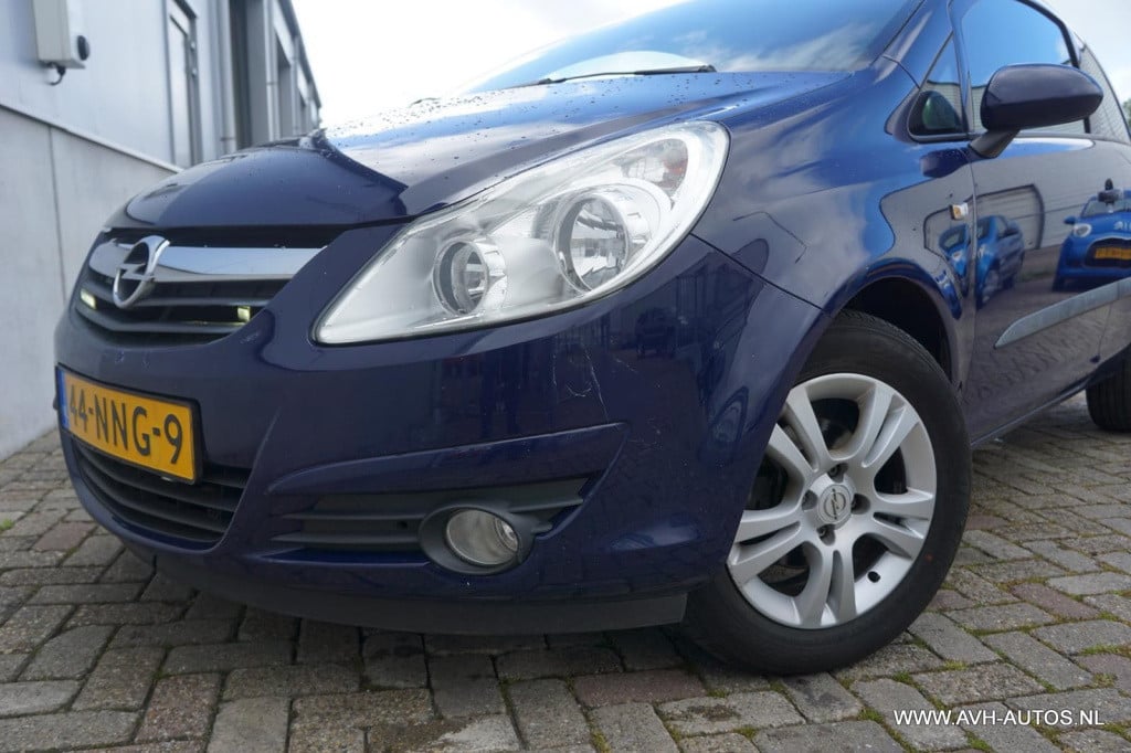 Opel Corsa 1.0-12v essentia