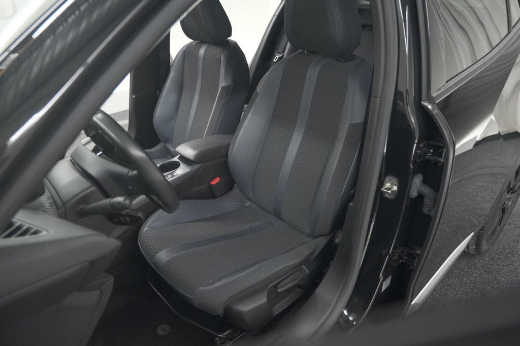Peugeot 2008 puretech 130 allure | camera | apple carplay | navigatie | par