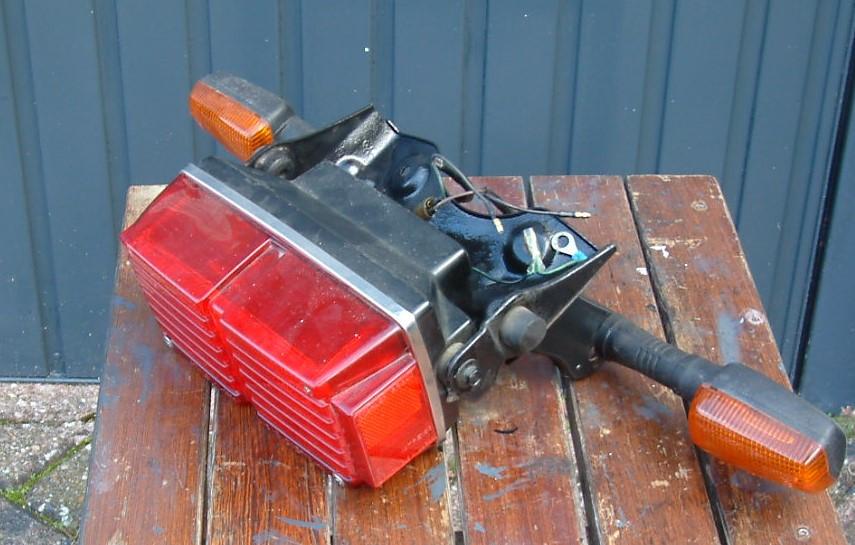 Na demontage van Honda  bol dor  wat  onderdelen  blok V  Vork/ tank enz