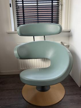 Comfortabele Varier Peel stoel met voetenbank – leer – zeer goede staat