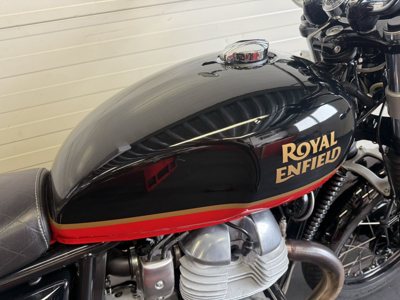 Gave en complete Royal Enfield Interceptor 650!
