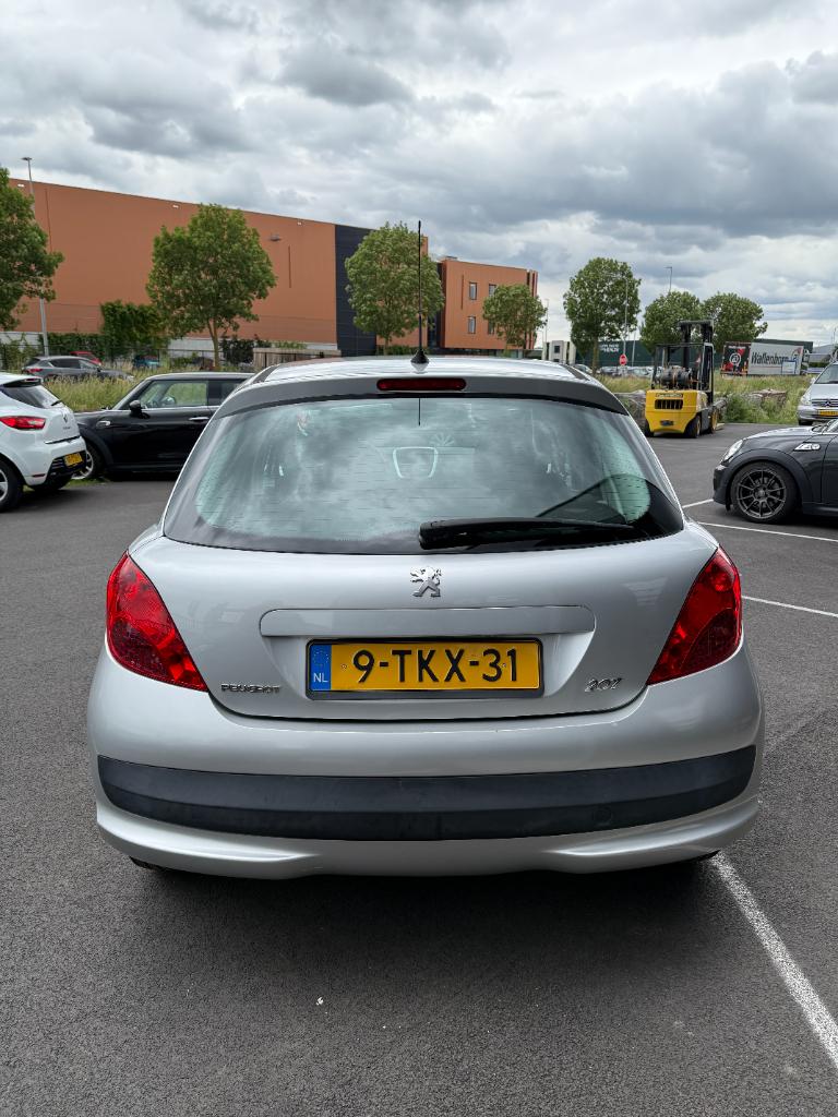 Peugeot 207 1.4 look - airco - nieuwe koppeling