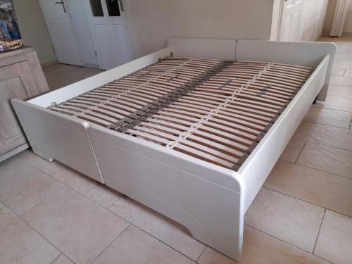2 x 90 x 200  Deelbaar bed (in goede nette staat )