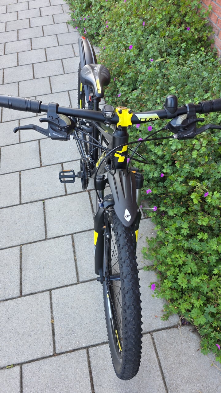 CUBE | ACID RACE 260 | 26 INCH | FRAME 34 CM | NETTE STAAT!!