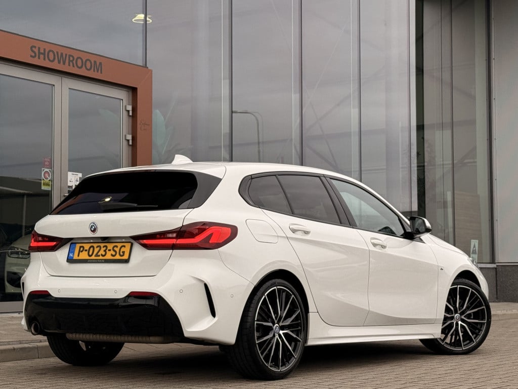 BMW 1 Serie 118i executive m-sport | stoelverwarming | led | stuurverwarmin