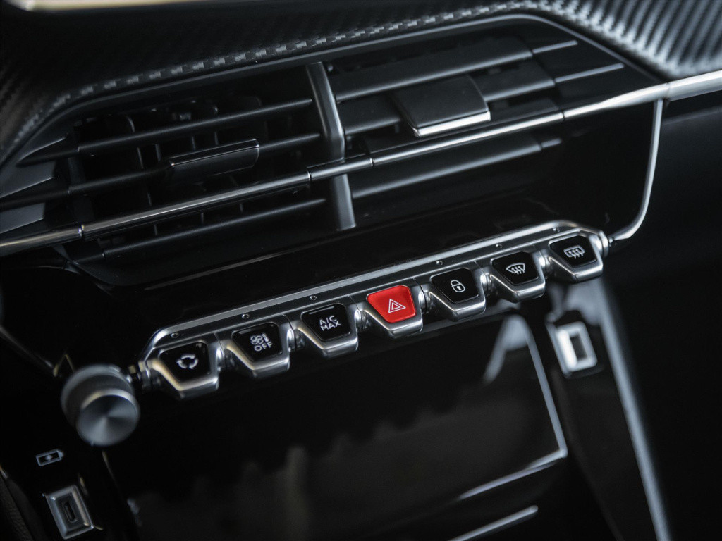 Peugeot 2008 1.2 puretech 130pk allure pack | navigatie | trekhaak | camera