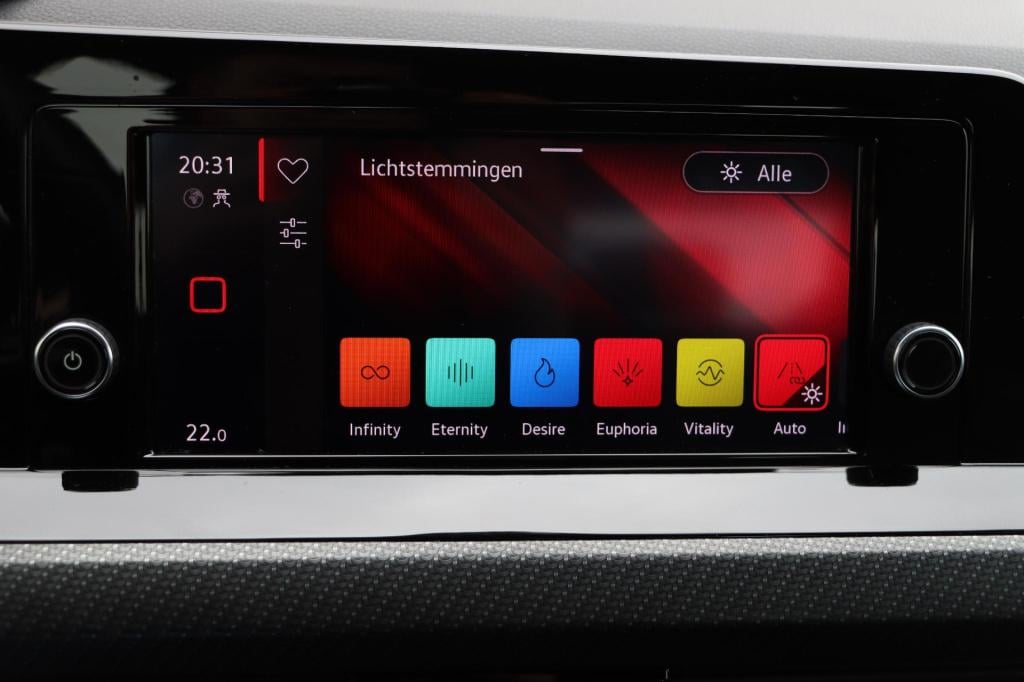 Volkswagen Golf 1.5 etsi r-line dsg7 130pk