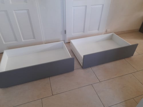 4 x Bed laden op wielen   (in goede nette staat)  €15 per stuk
