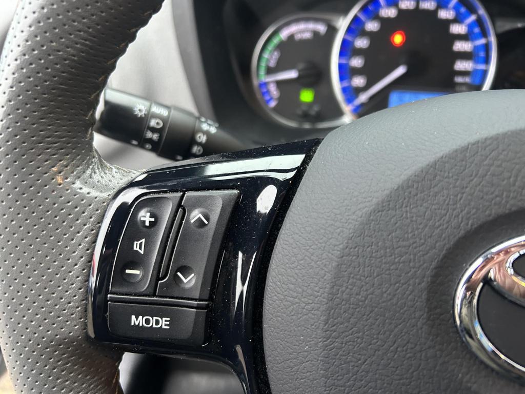 Toyota Yaris 1.5 hybrid dynamic bi-tone incl winterwielset
