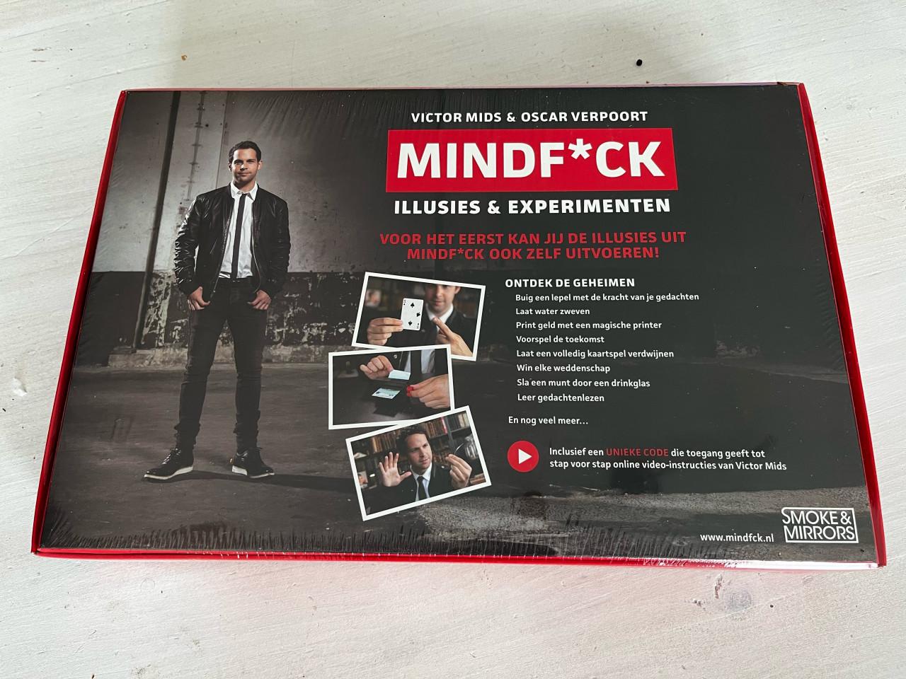 De MINDF*CK Illusies & Experimenten magic set van Victor Mids & Oscar
