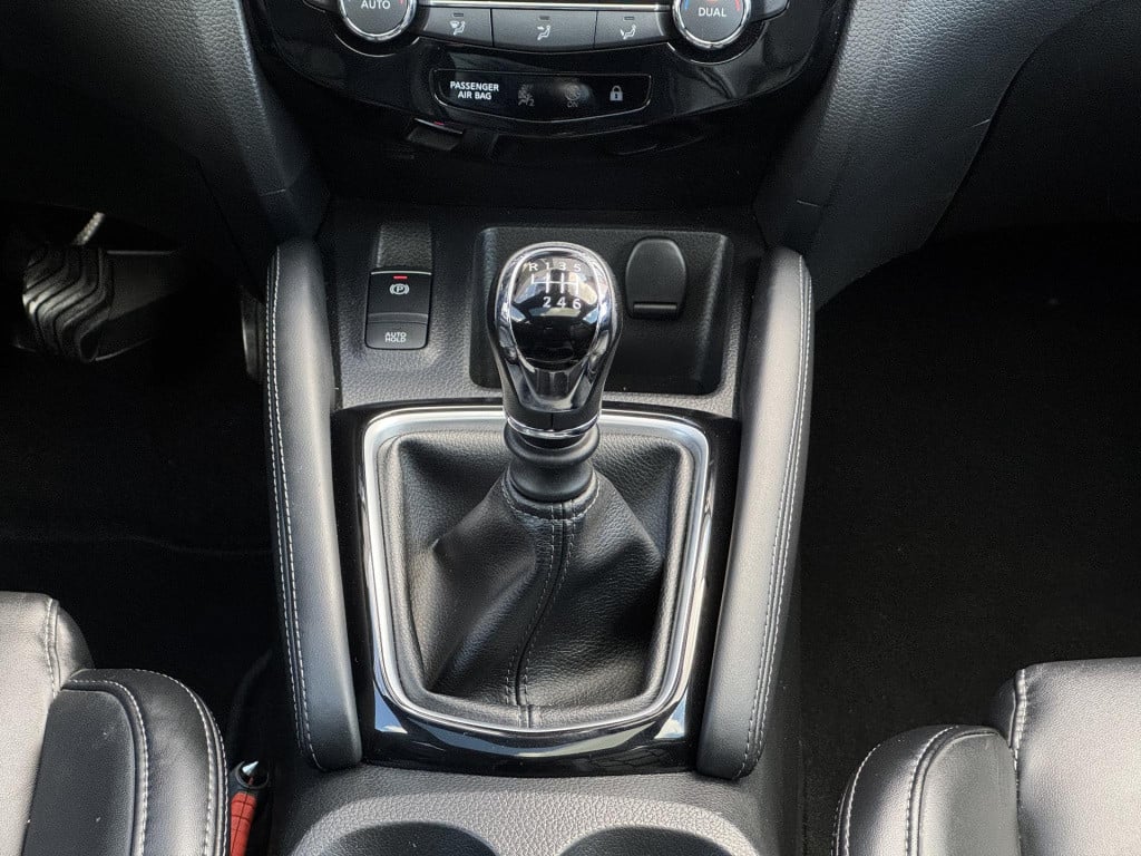 Nissan Qashqai 1.2 tekna + trekhaak, bose audio + nappa leder