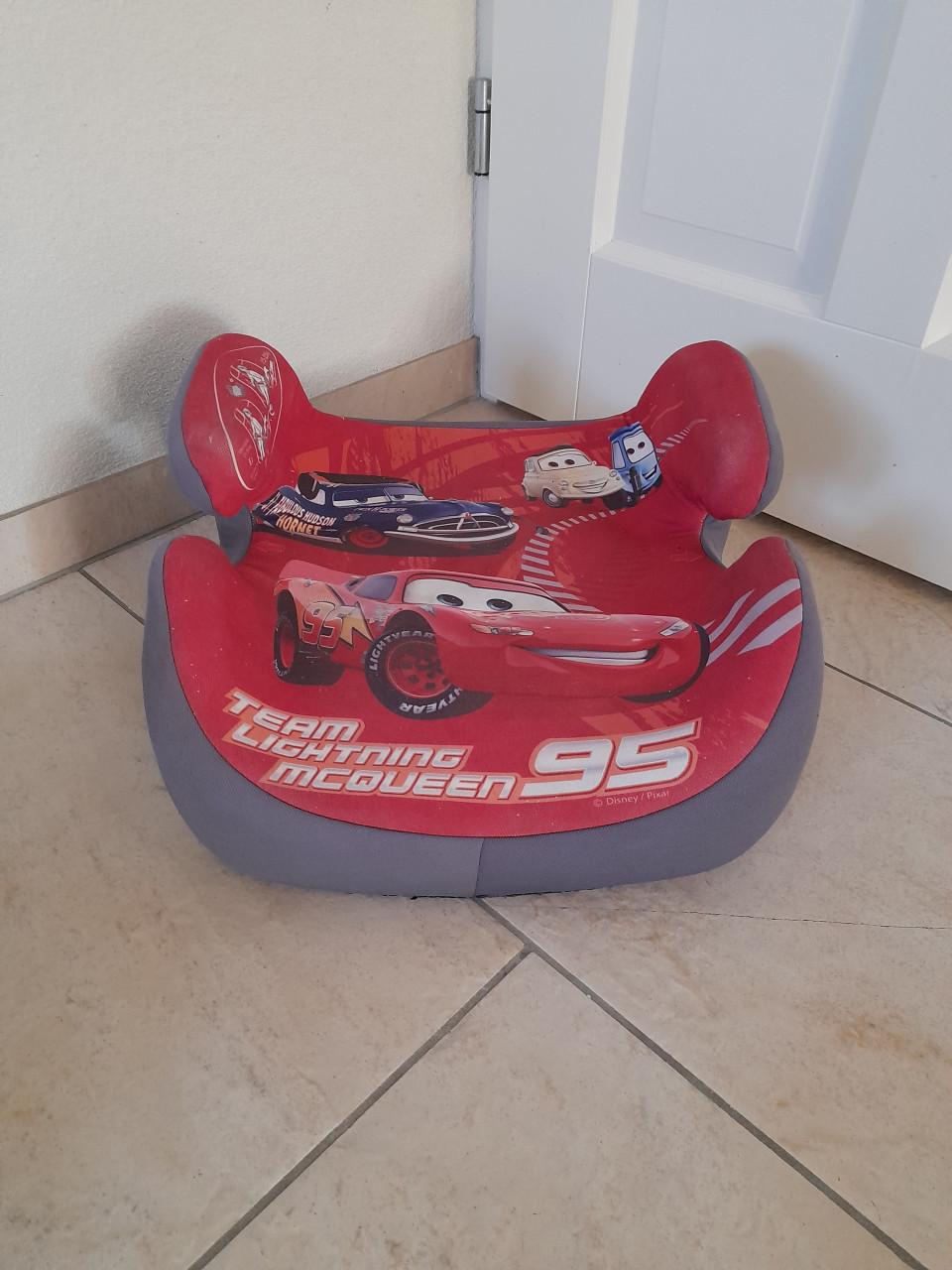 2 x Autostoel verhoger  15/36 kg (in goede staat )