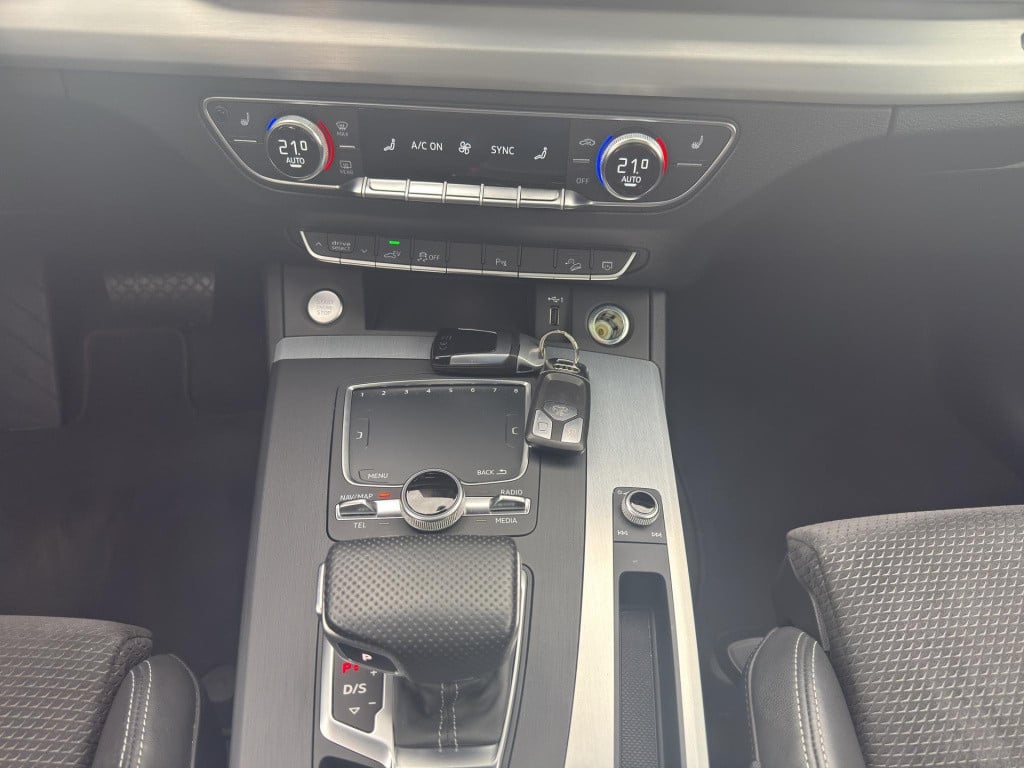Audi Q5 55 tfsi e quattro competition s-line | luchtvering | head-up | 20"|