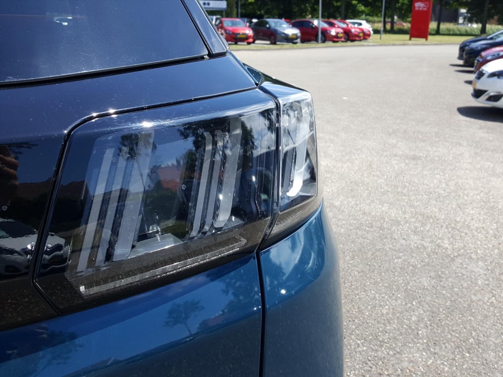Peugeot 3008 1.2 puretech 130pk s&s eat8 allure | navi | bt | applecarplay&