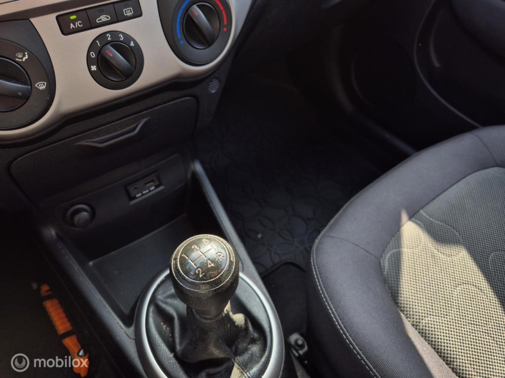 Hyundai I 20 1.2i dynamicversion / 5-deurs / dealeronderhouden/ airco / par
