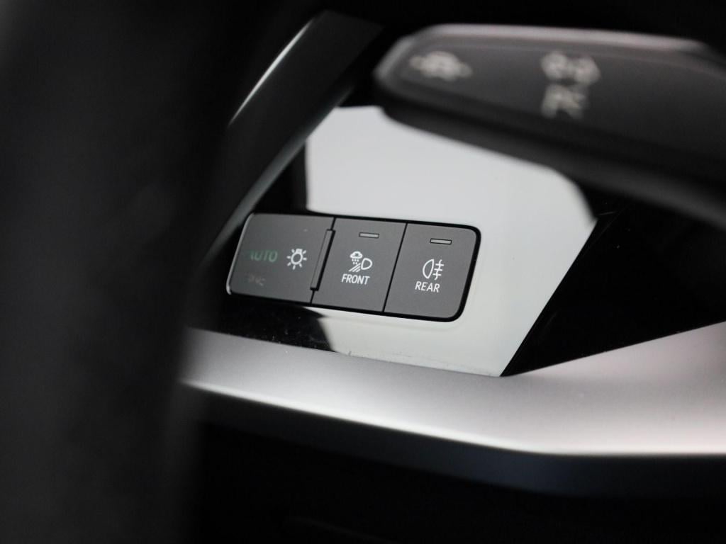 Audi A3 limousine 30 tfsi s edition | automaat | navigatie | vlak stuur | c