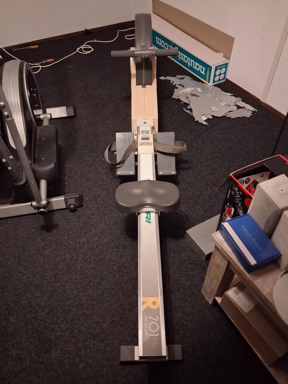 Cross trainer  +  roeitrainer