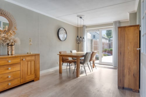 Eetkamertafel inclusief stoelen