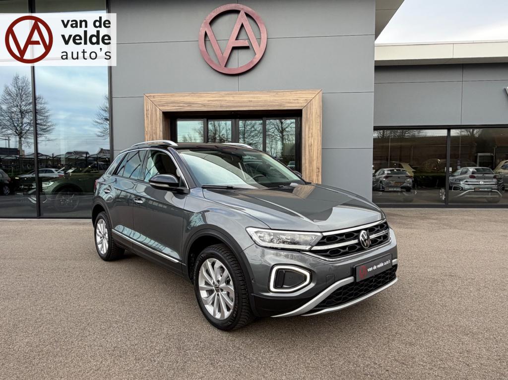 Volkswagen T-roc 1.5 tsi 150pk dsg style | trekhaak | navi | iq light | ada