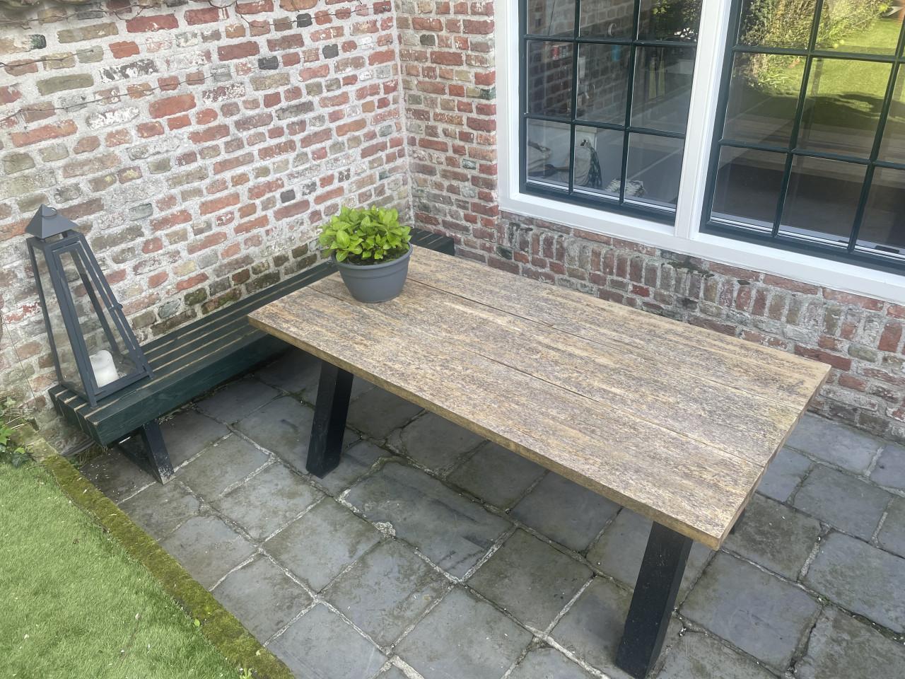 Te koop: tuintafel met bankje