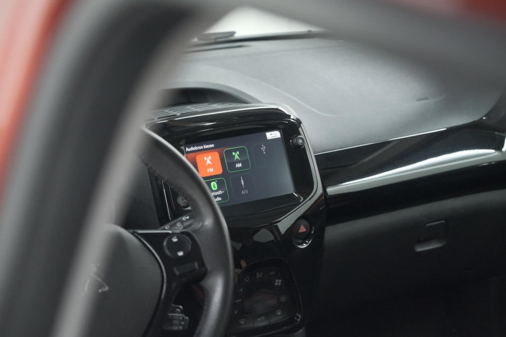 Peugeot 108 1.0 e-vti allure top! | elektrisch vouwdak | trekhaak | camera 