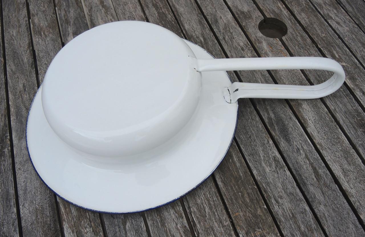 Emaille ondersteek / bedpan met deksel + emaille po