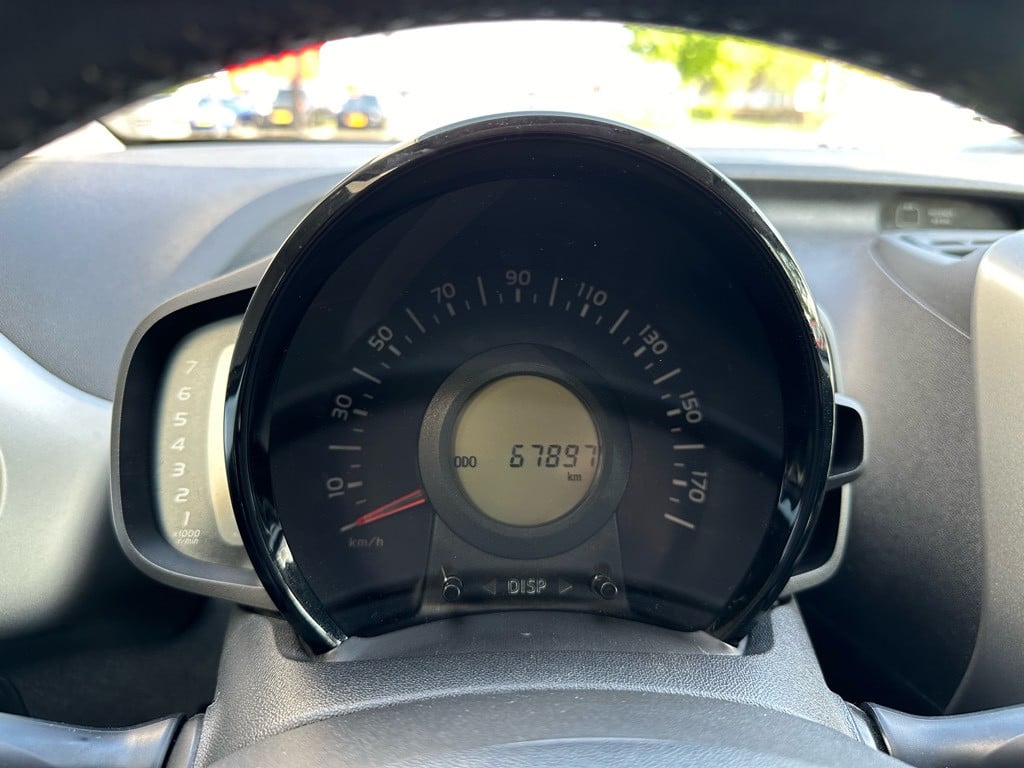 Toyota Aygo 1.0 vvt-i x-play // musketier sport pakket // uniek! //