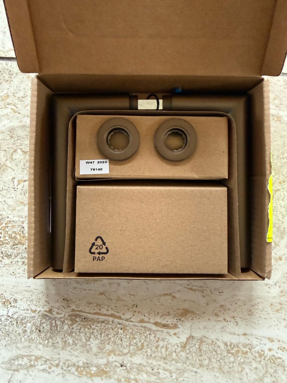 Glazen binnendeur met kleine beschadiging