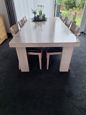 Tafel + 6 stoelen