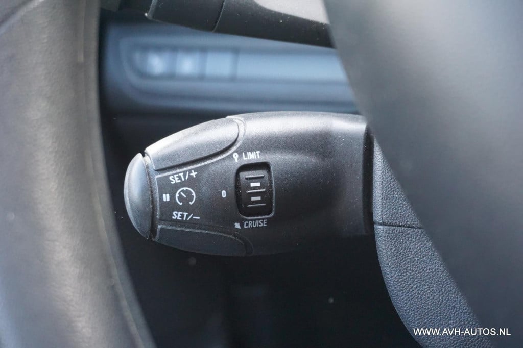 Peugeot 208 1.2 puretech blue lion