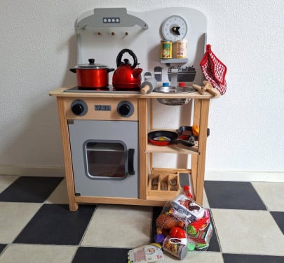 Houten keukentje van Jouéco (nieuw € 85,00)