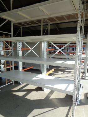 Gebruikte magazijnstelling grootvakstelling met diepteliggers en vlonders .