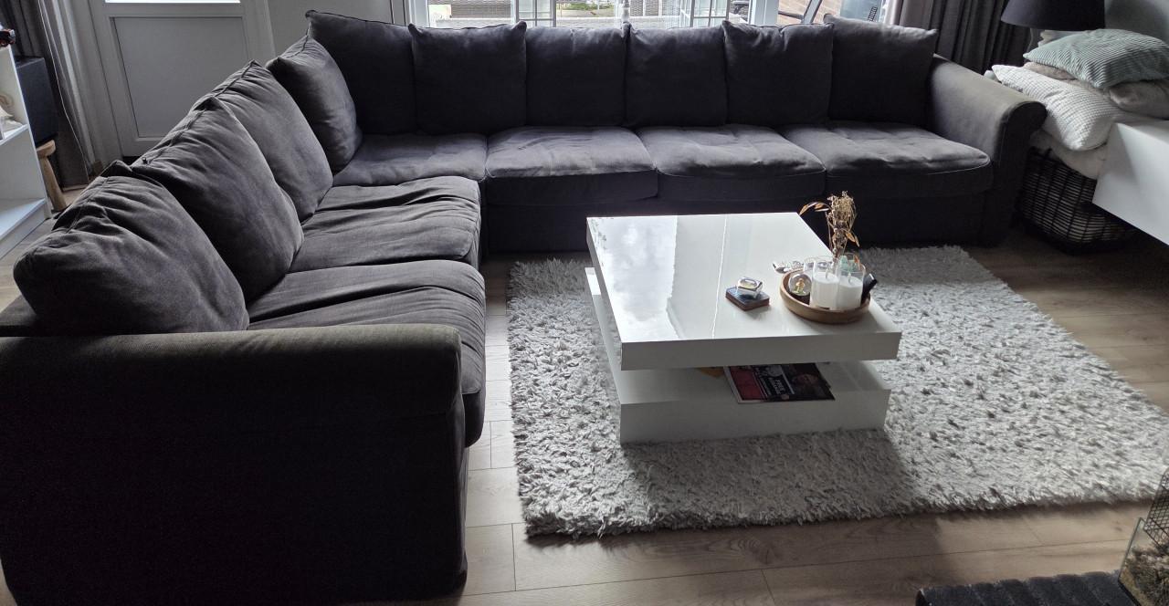 Fijne grote hoekbank, antraciet grijs.