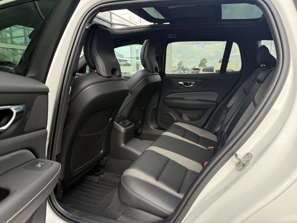 Volvo V60 t6 398pk recharge long ultra dark| pano| 360camera| head-up| awd