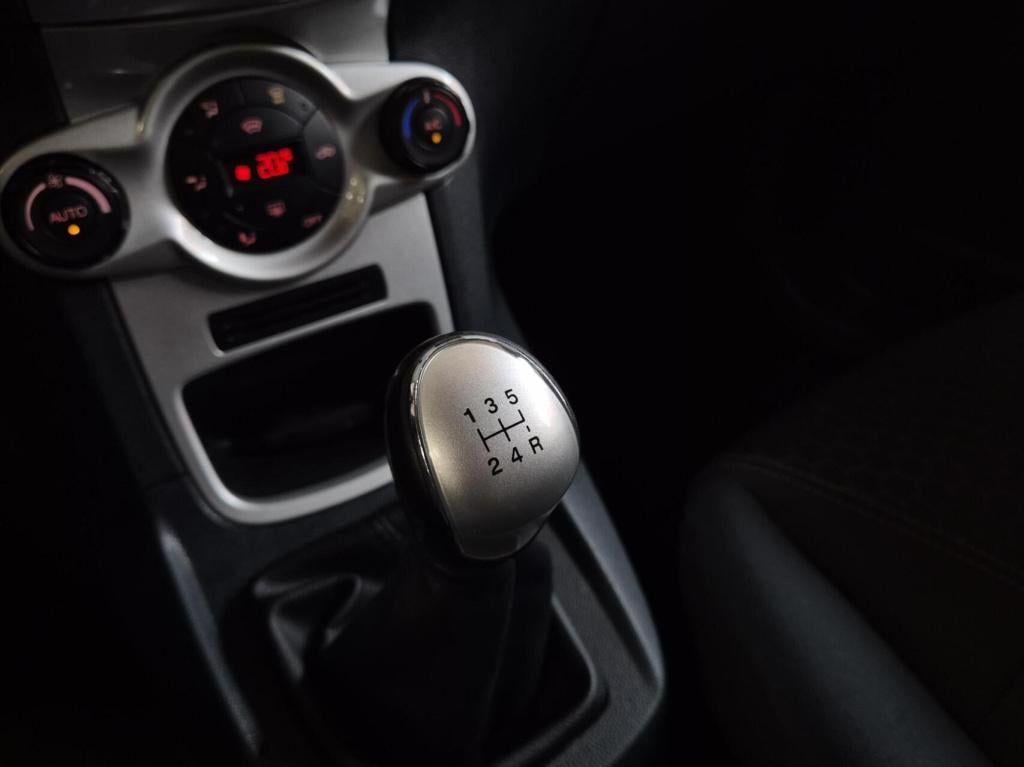 Ford Fiesta 1.25 titanium / keyless / cruisecontrol / nieuwe distriebutieri