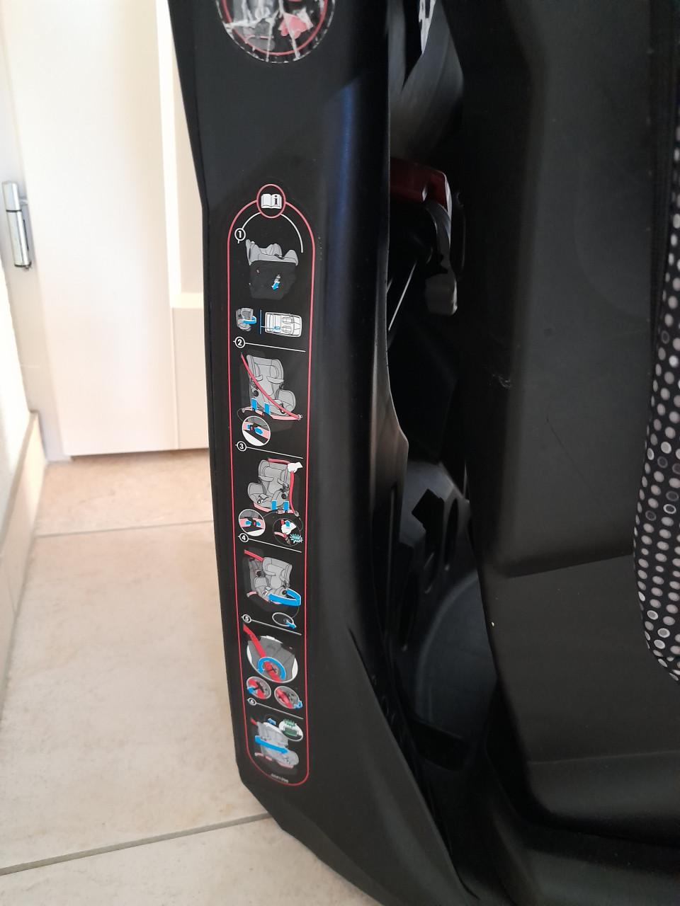 Maxi - cosi Axiss (draaibaar) ( in goede nette schone staat )