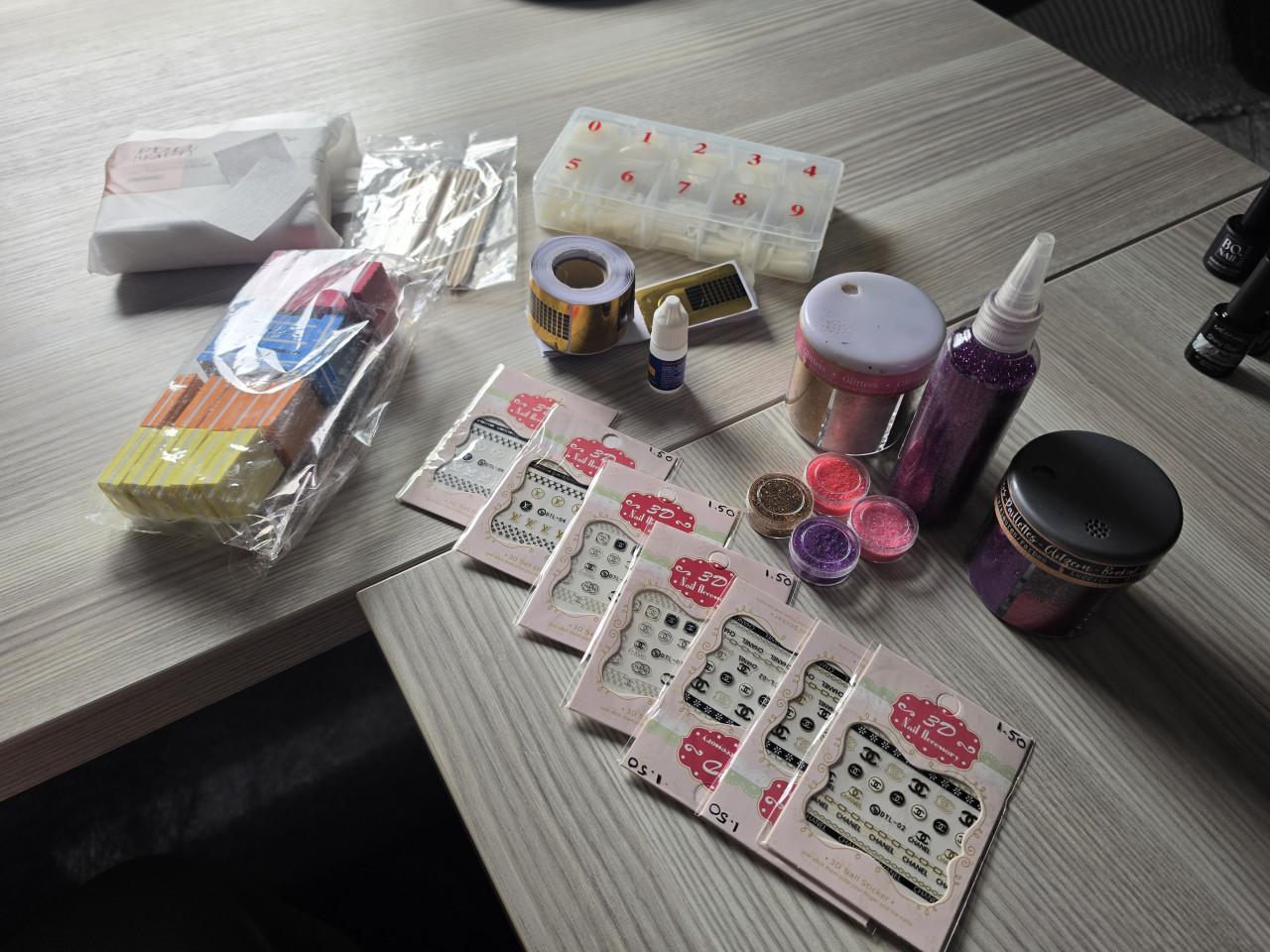 Heel veel nagelspullen gellakjes enz