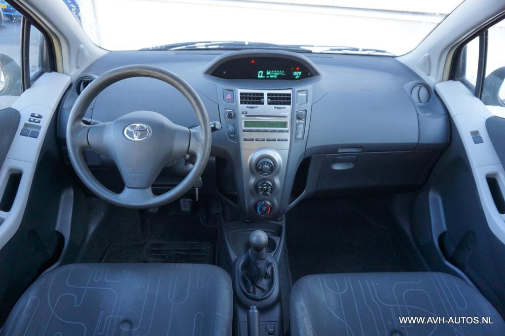 Toyota Yaris 1.0 vvti acces