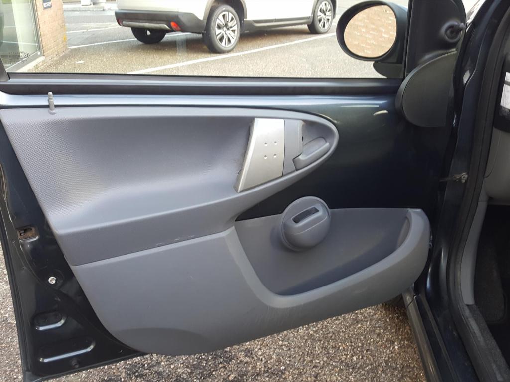 Citroen C1 1.0i 68pk 5d ambiance airco | radio/cd-speler | stootstrips | ni