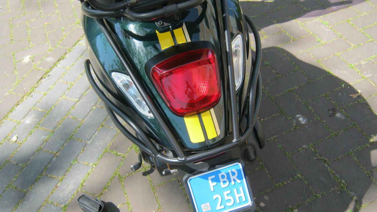 TE KOOP VESPA SPRINT RACING GREEN UIT 11 DECEMBER 2020