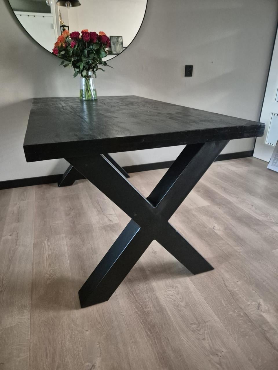 Zwarte mangohouten eettafel