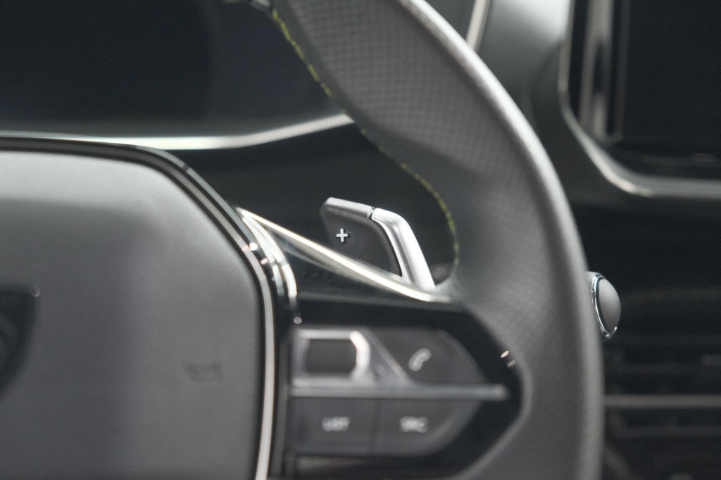 Peugeot 2008 puretech 130 eat8 gt | 360 camera | dodehoekdetectie | navigat