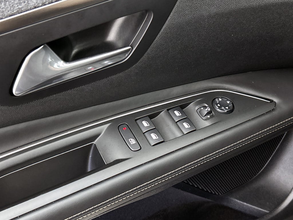 Peugeot 3008 1.6 turbo 165pk gt line | rijklaar | trekhaak afneembaar | 360